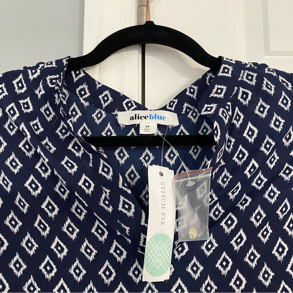 Professional Geometric Top - Picture 2 of 3